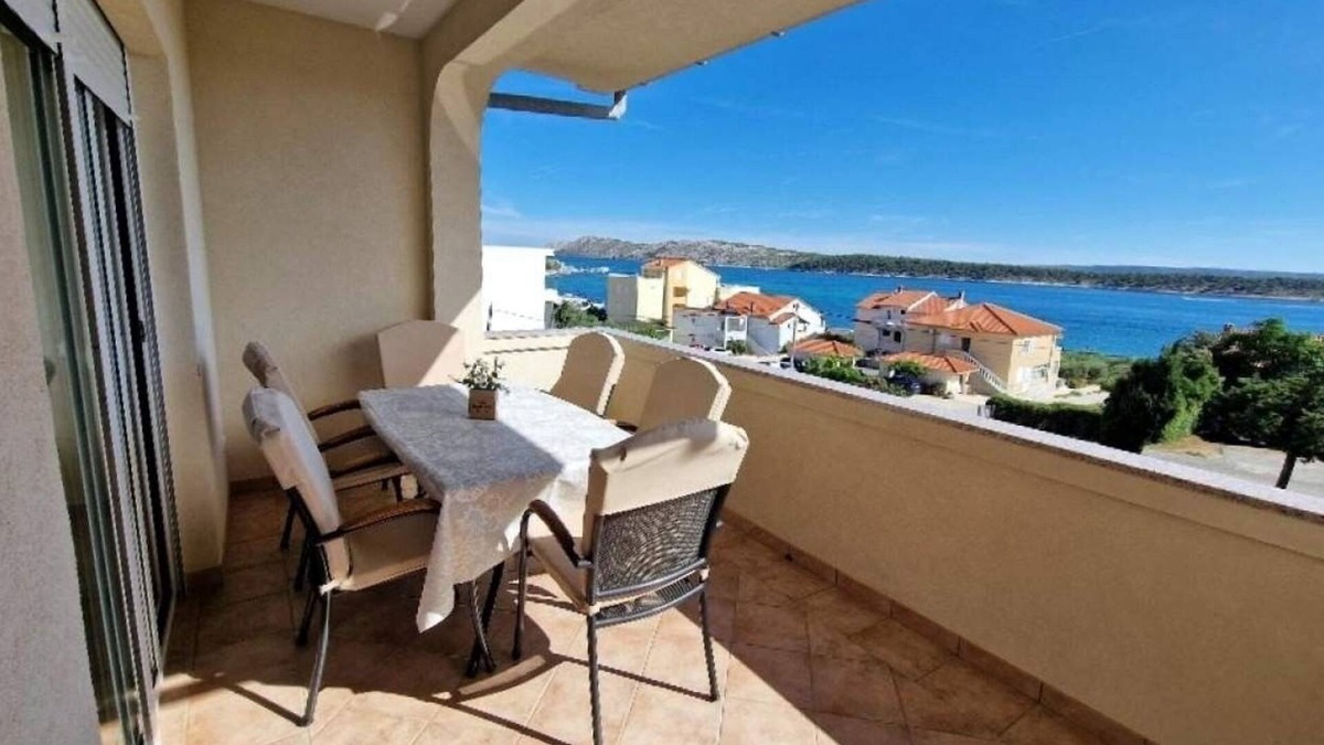Barbat na Rabu Apartment | Three bedroom apartment with terrace and sea view Barbat, Rab (A-21809-a)