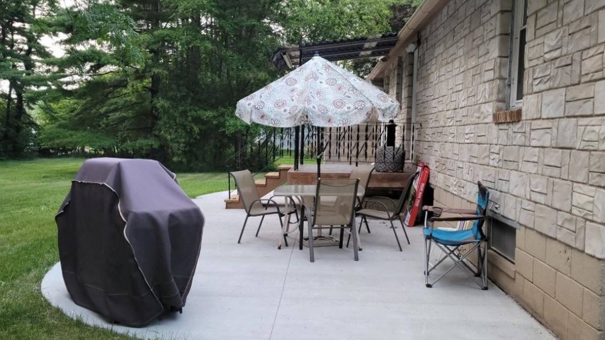Jefferson Cottage | THREE BEDROOM COTTAGE ACROSS FROM NATIONAL HISTORIC LANDMARK AZTALAN MOUNDS