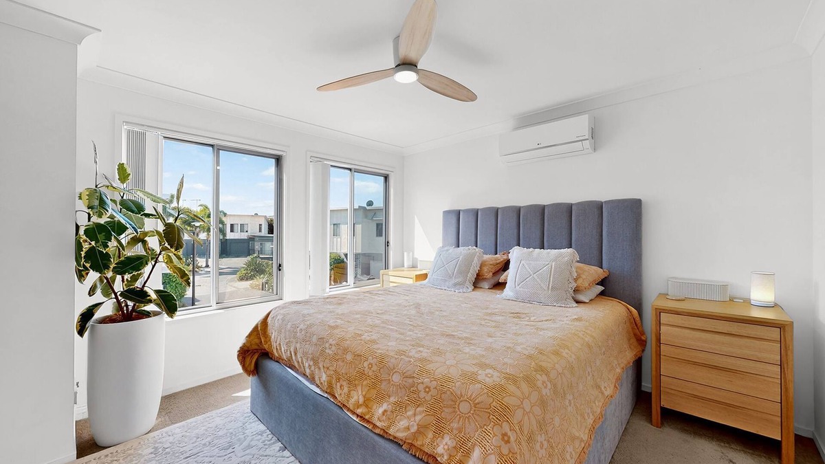 Underwood House | Three bedroom townhouse with pool