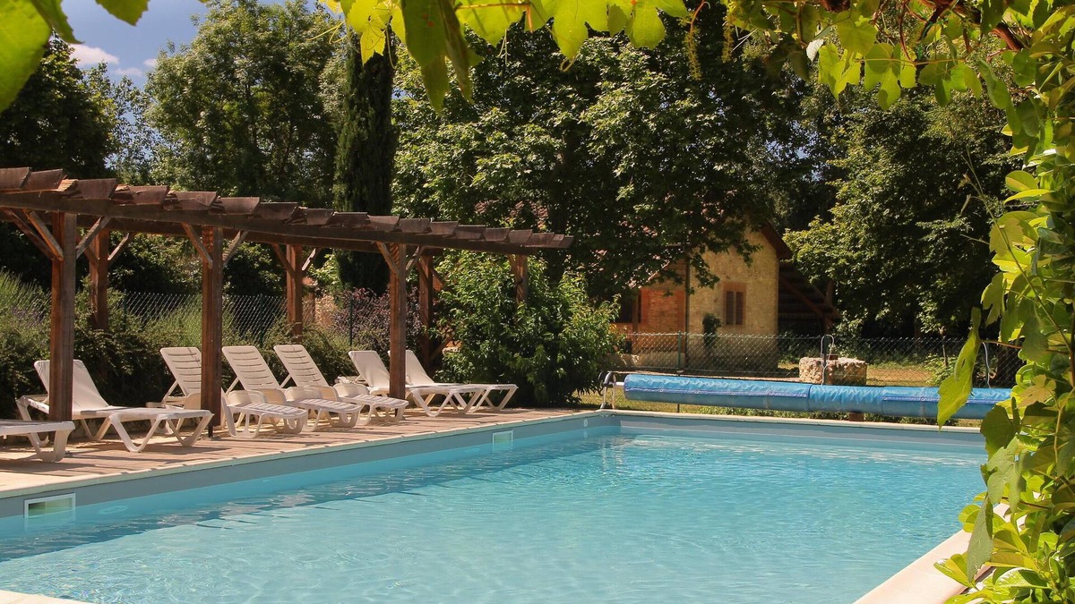 Beaumont-de-Lomagne Cottage | Three gîtes set in a large estate, around a 27° heated swimming pool.