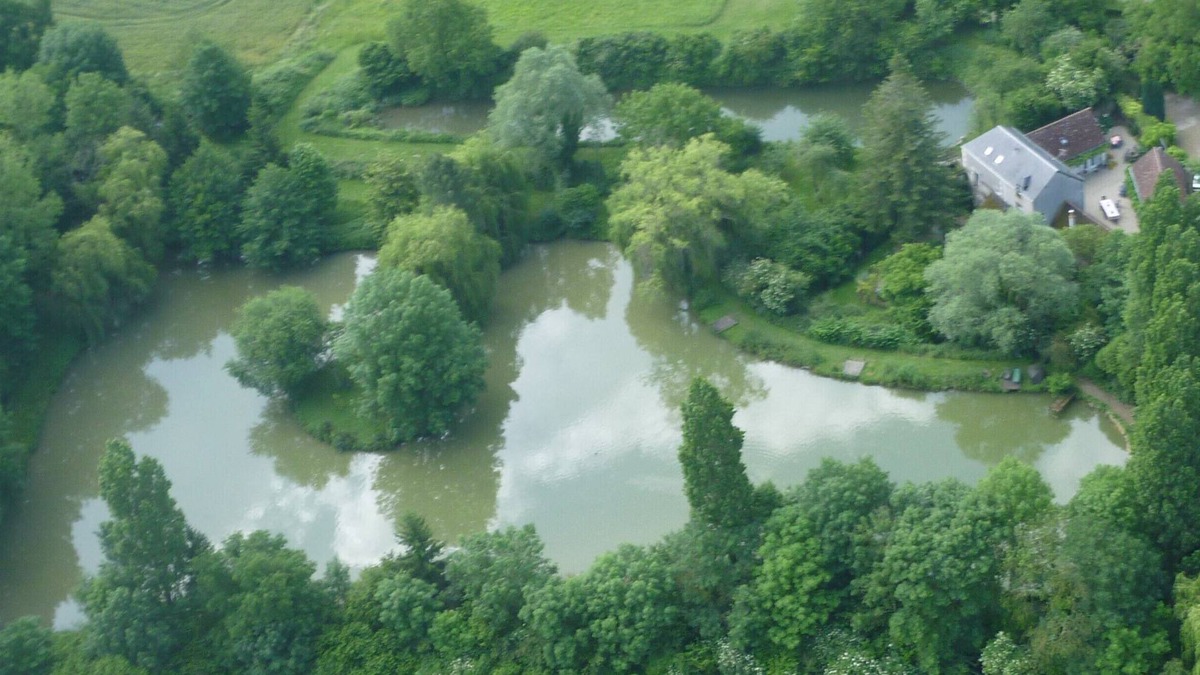 Perrusson Cottage | Three Loire Valley cottages with exclusive carp fishing lake & huge heated pool
