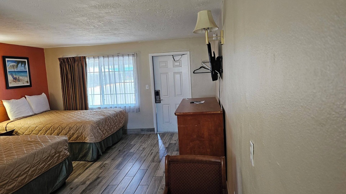 Titusville Hotel | Three Oaks Motel