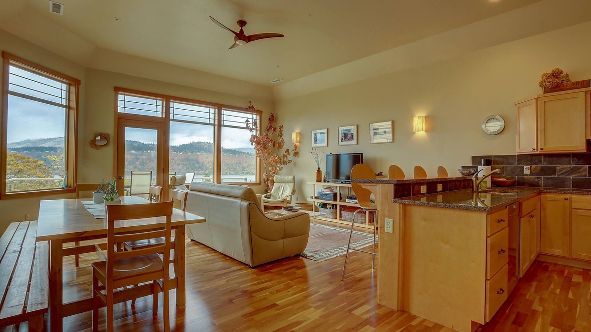 Hood River House | Three Rivers - Ski Hood - Winter special!