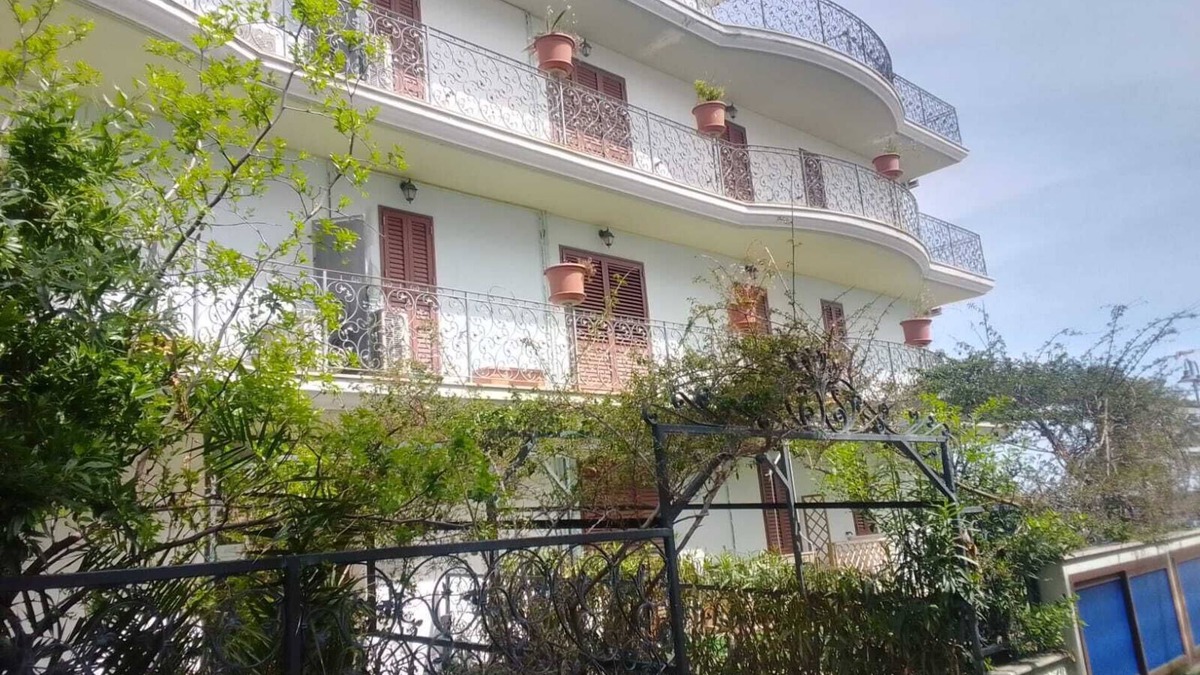 Roseto degli Abruzzi Apartment | Three-room apartment by the sea with garden