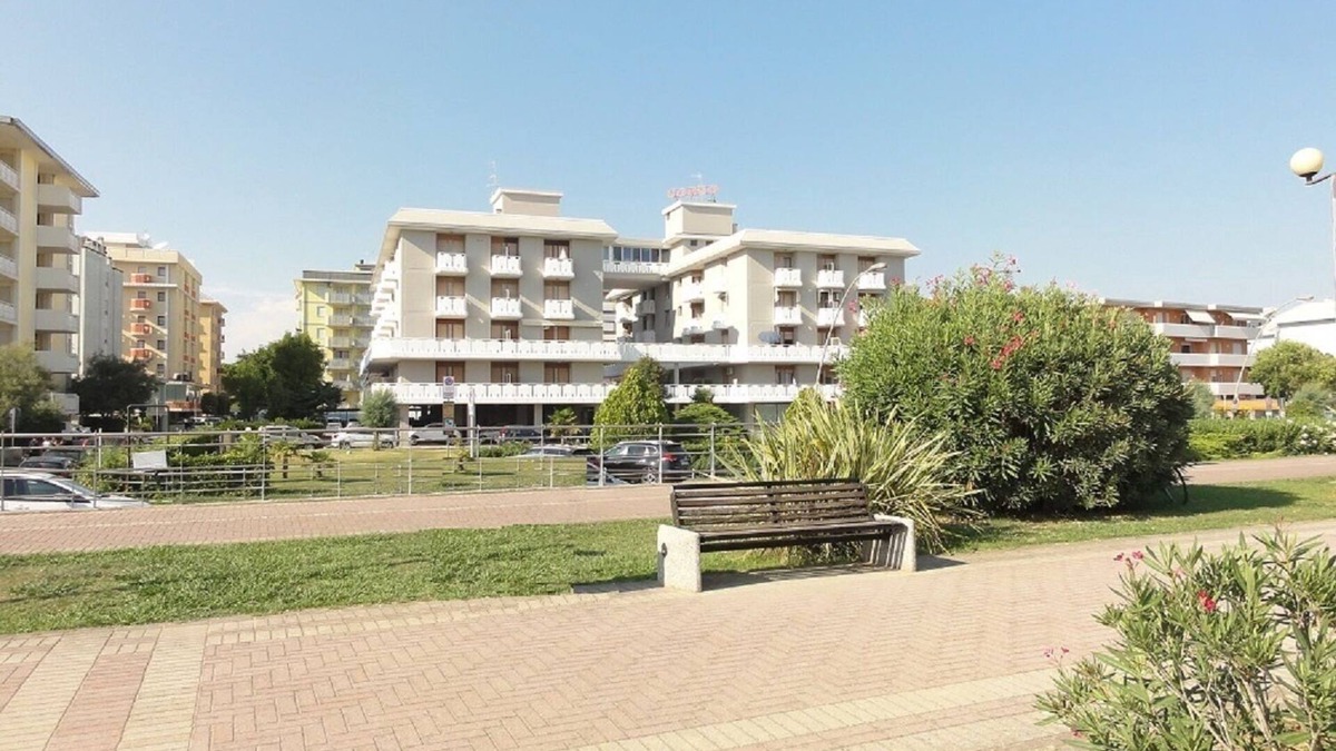 Bibione Lido dei Pini Apartment | Three-room renovated apartment in beachfront condominium