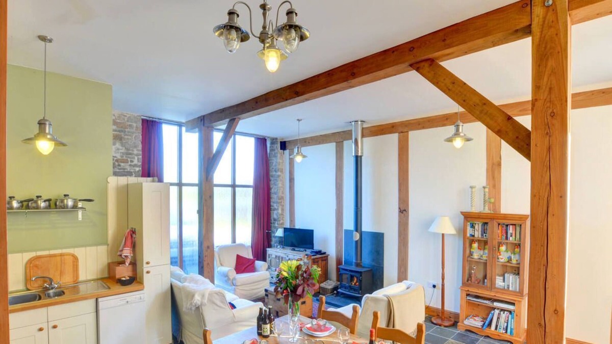 Pumpsaint House | Threshing Barn in the beautiful Llanwrda