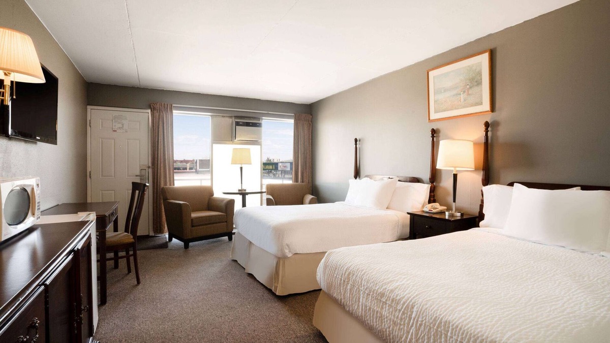 Regina Hotel | Thriftlodge by Wyndham Regina North