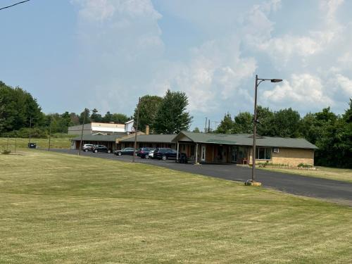 Westfield Hotel | Thruway Holiday Motel