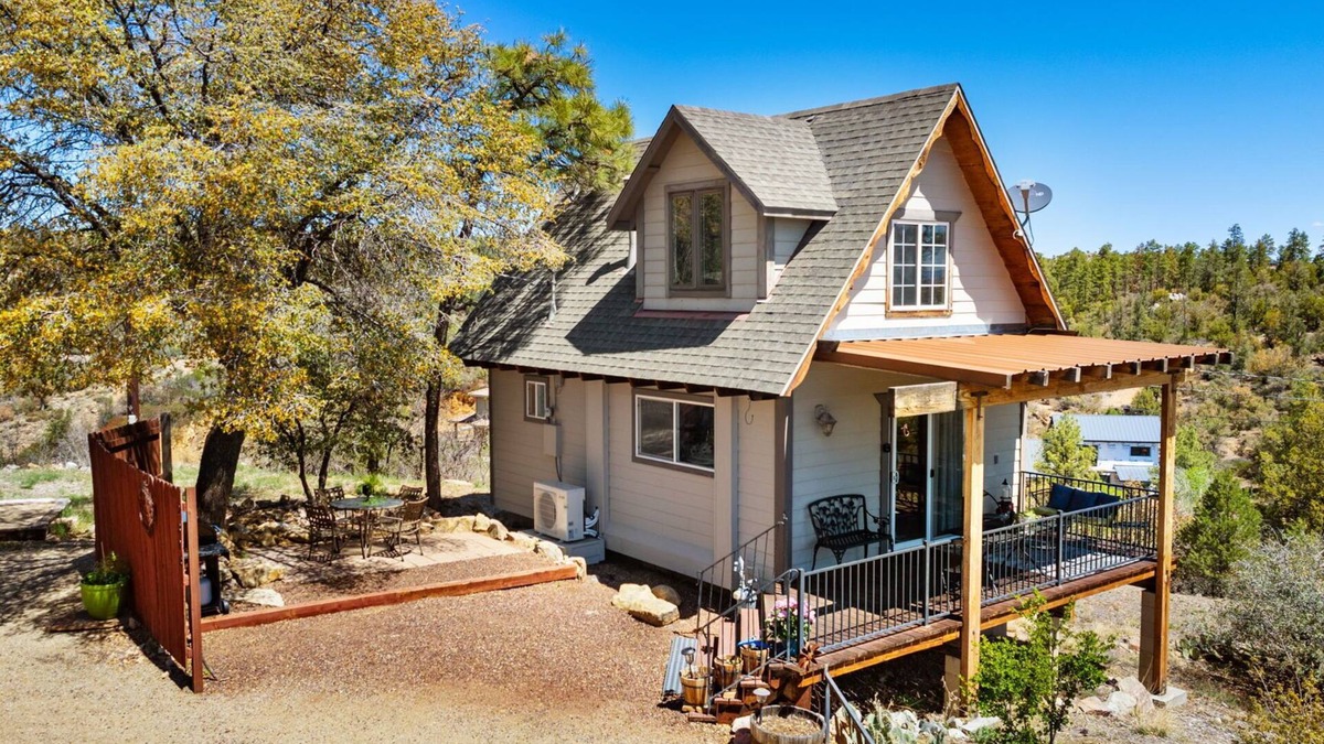 Prescott Ski Chalet | Thumbe Butte Vacation Rental | 2-BR Chalet in the Mtns, Pup Friendly, Prescott | Incredible Mtn Views 5min to Wsky Row