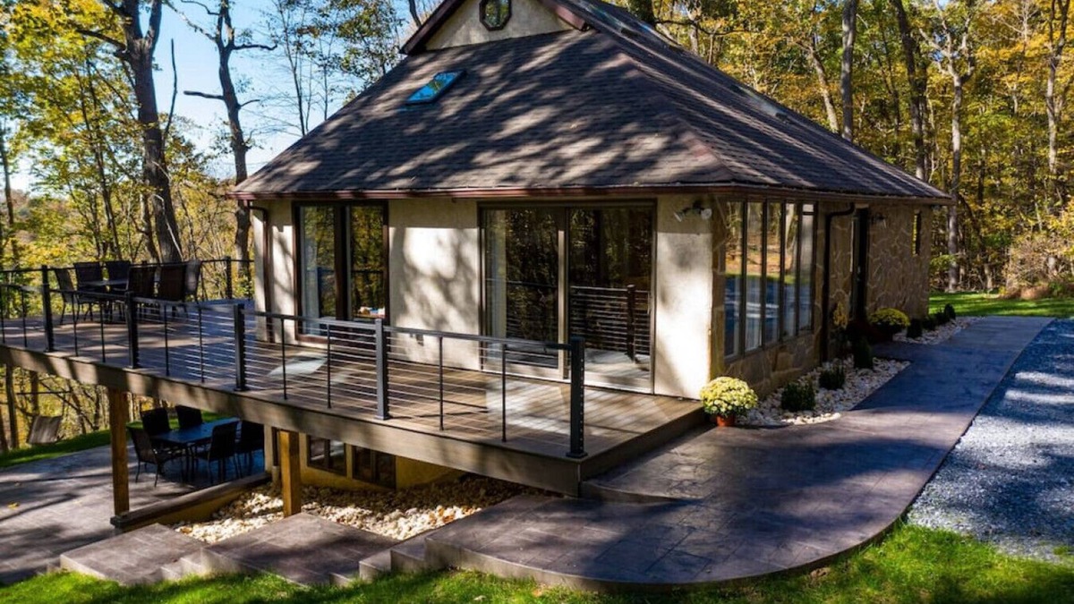 Lewisville Cottage | Thunder Hill Retreat - Spacious/Deck/Hot tub