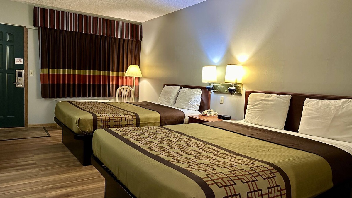 Baraboo Hotel | Thunderbird Motor Inn Baraboo