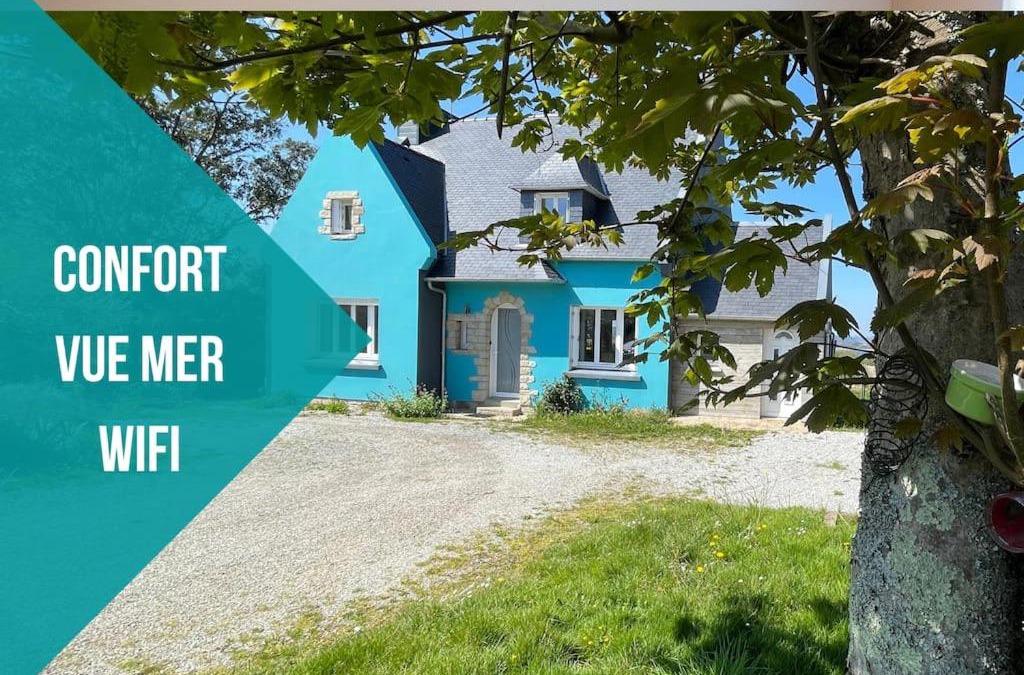 Lanveoc House | TI GLAS - La maison bleue