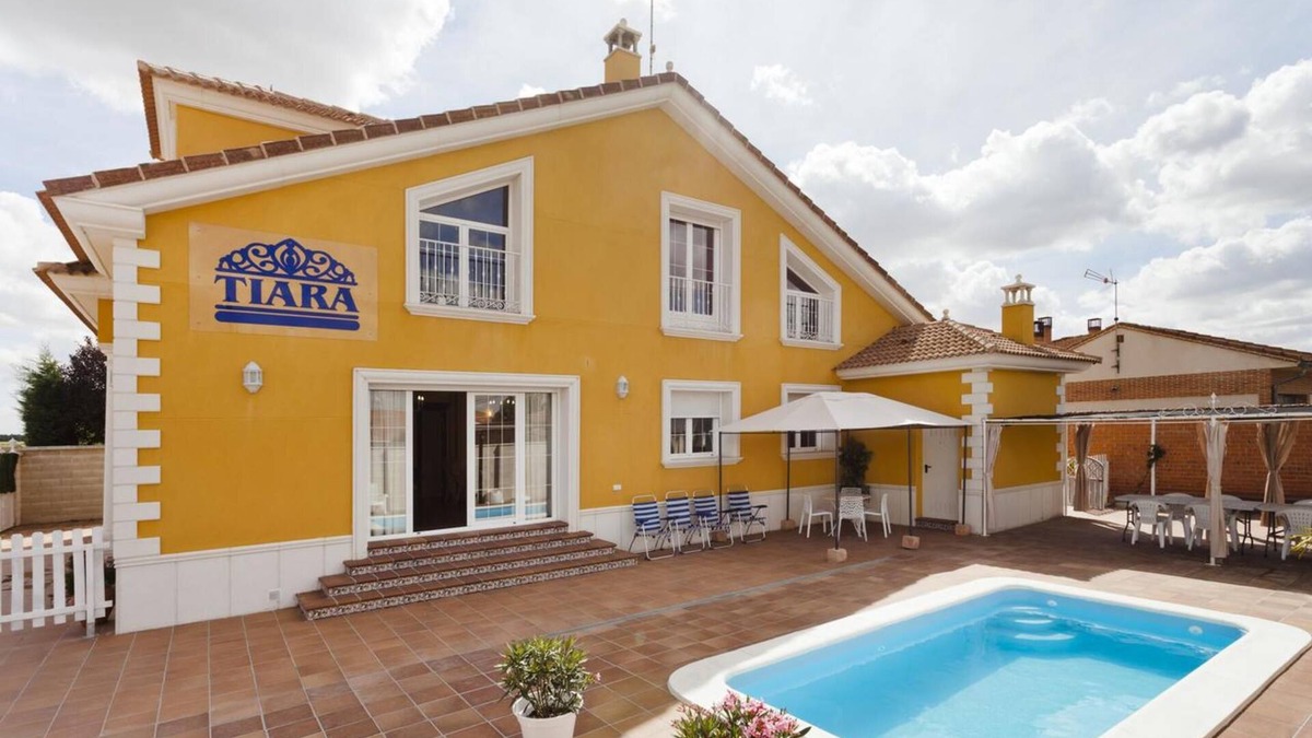 Nava de la Asuncion House | Tiara Vacaciones : ES Ideal Para Familia y Amigos Cerca del Centro del Pueblo
