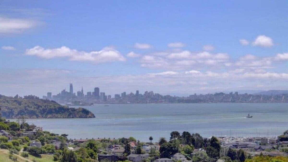 Belvedere Tiburon Condo | Tiburon apartment with San Francisco Skyline viewn