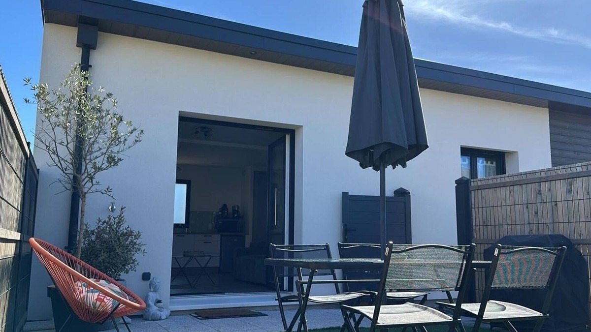 Gonneville-en-Auge House | TiCase single-storey house, between land and sea