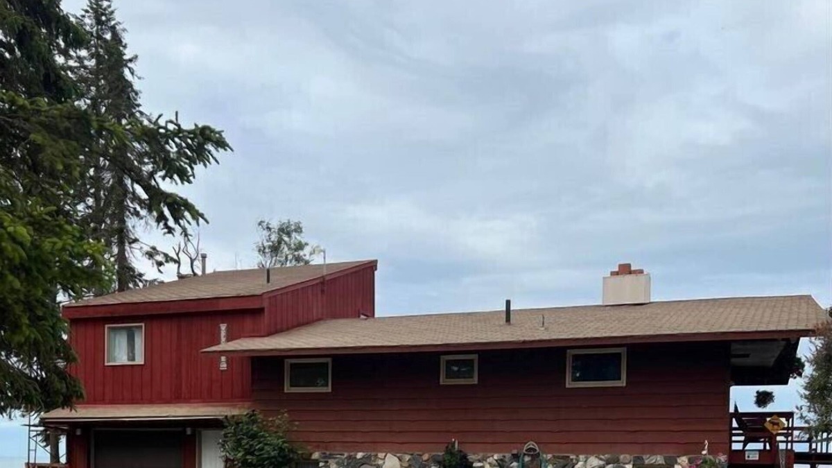 Salamatof House | Tide Place - Whale Spout