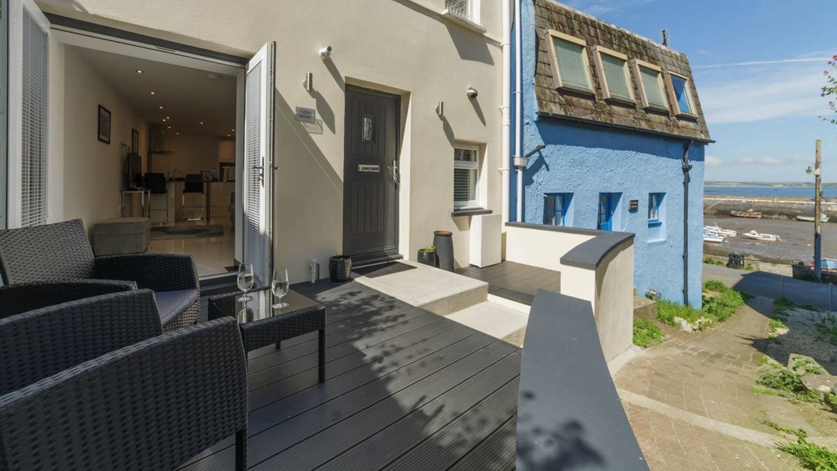 Port Saint Mary Cottage | Tides Reach - a holiday cottage that sleeps 2 guests in 1 bedroom