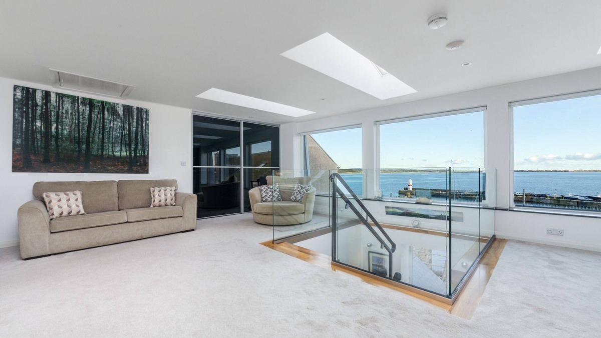 Port St Mary House | Tides View - a holiday cottage that sleeps 6 guests in 3 bedrooms