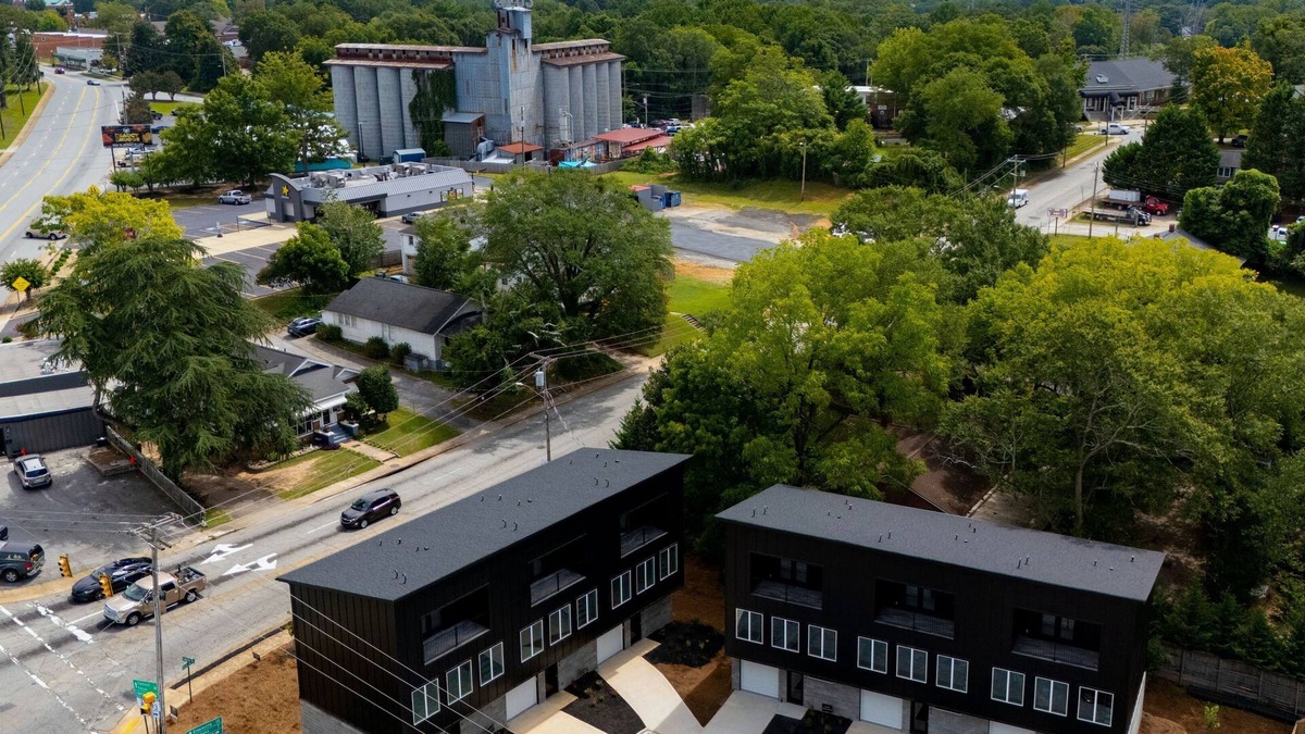 Easley House | Tigers Friends! 18 mls to Clemson, 737 mls to NYC 2 BD 2.5 Bath