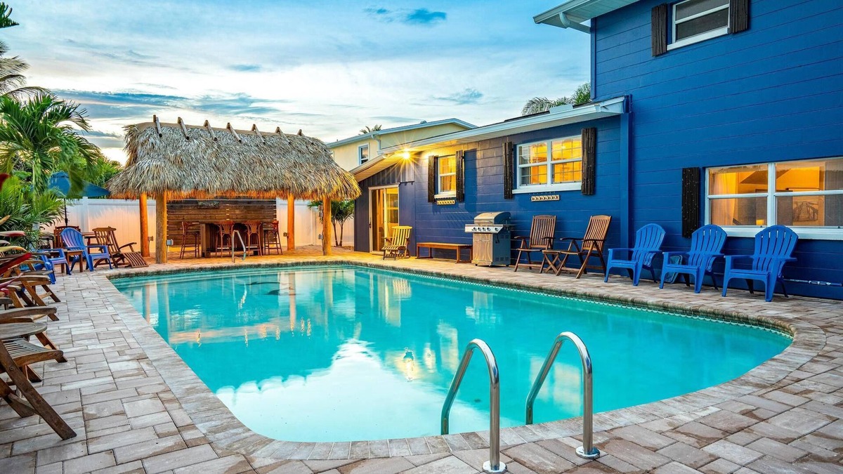 Cocoa Isles House | TIKI BLUE: 5 BedRm Beach House: Heated Pool + Hot Tub + Tiki Bar