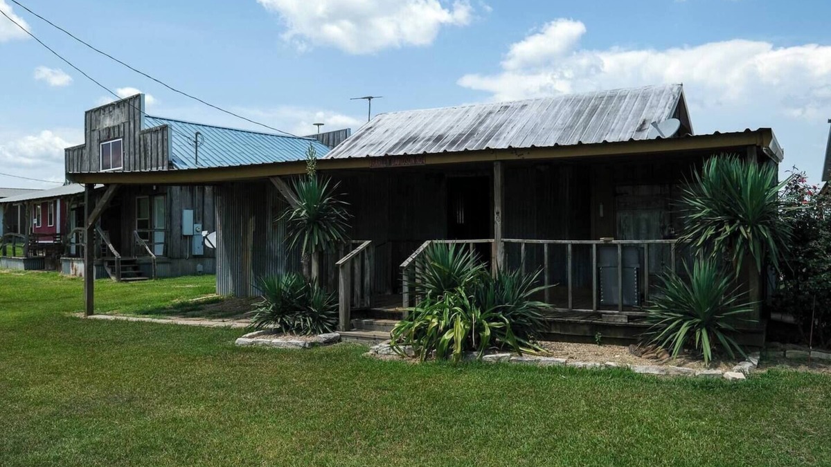 Minden House | Tiki Cabin @ Yellow Rose Canyon