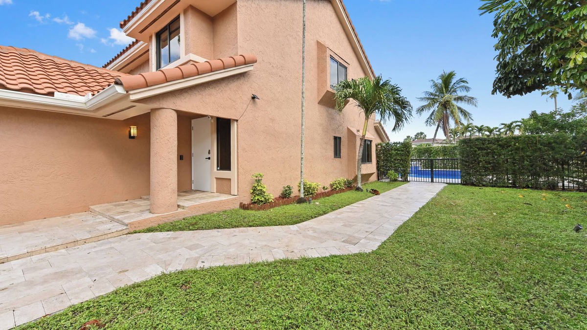 Boca Pointe House | Tiki Escape: Heated Pool & Luxe King Suite