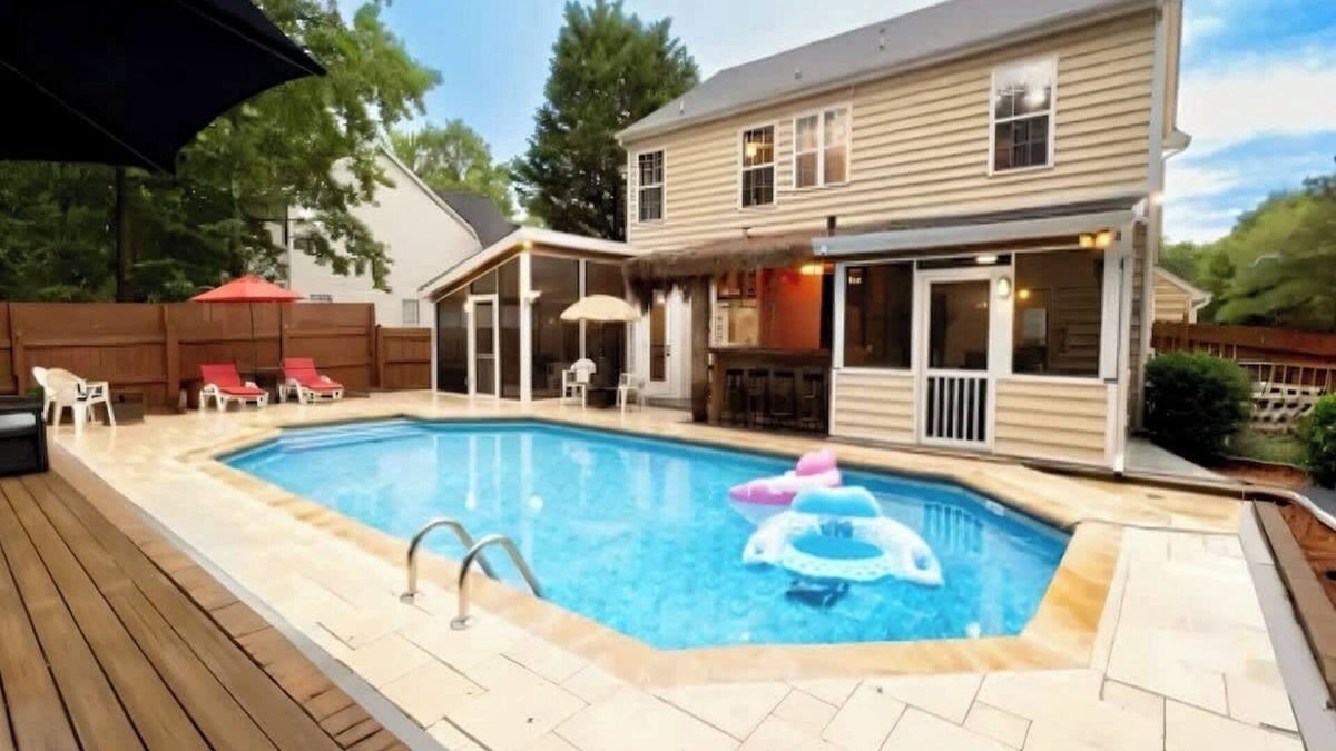 Charlotte House | Tiki Hut: Bar, Kitchenette, Grill, Firepit at Pool