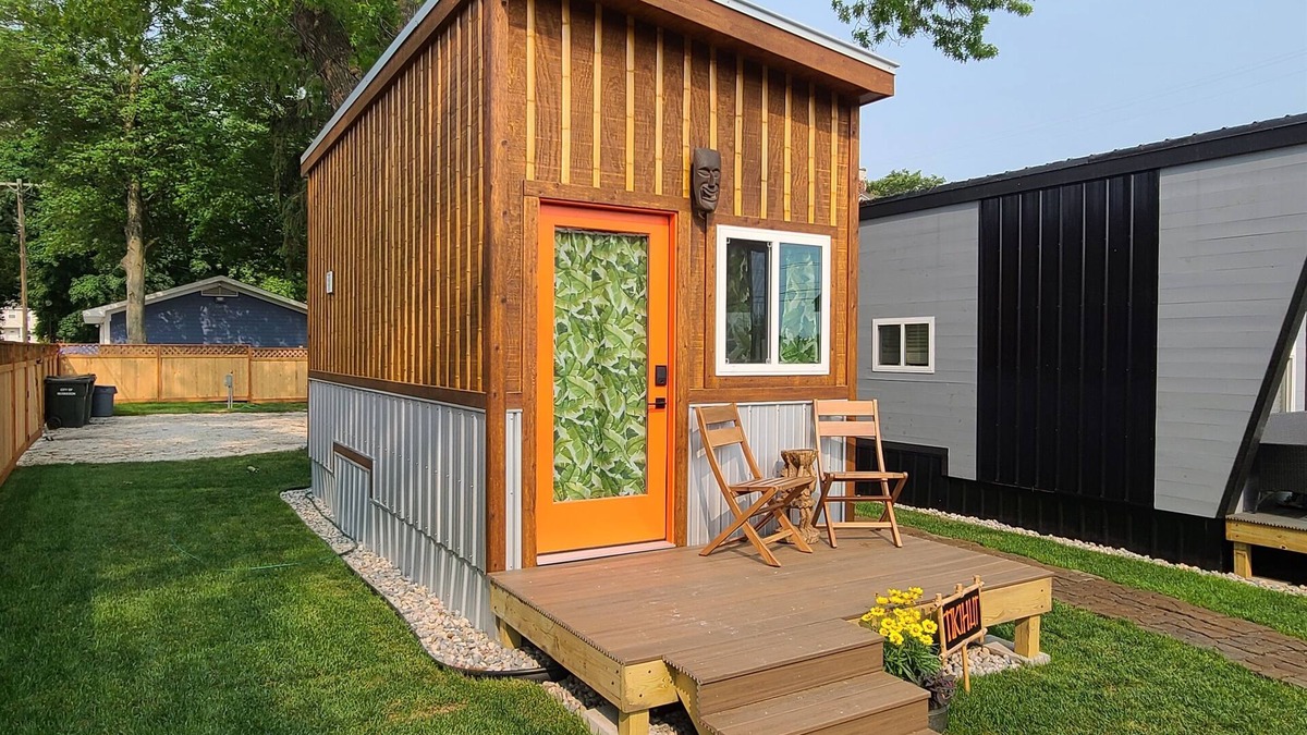 Lakeside Apartment | Tiki Hut - Tiny Digs Lakeshore