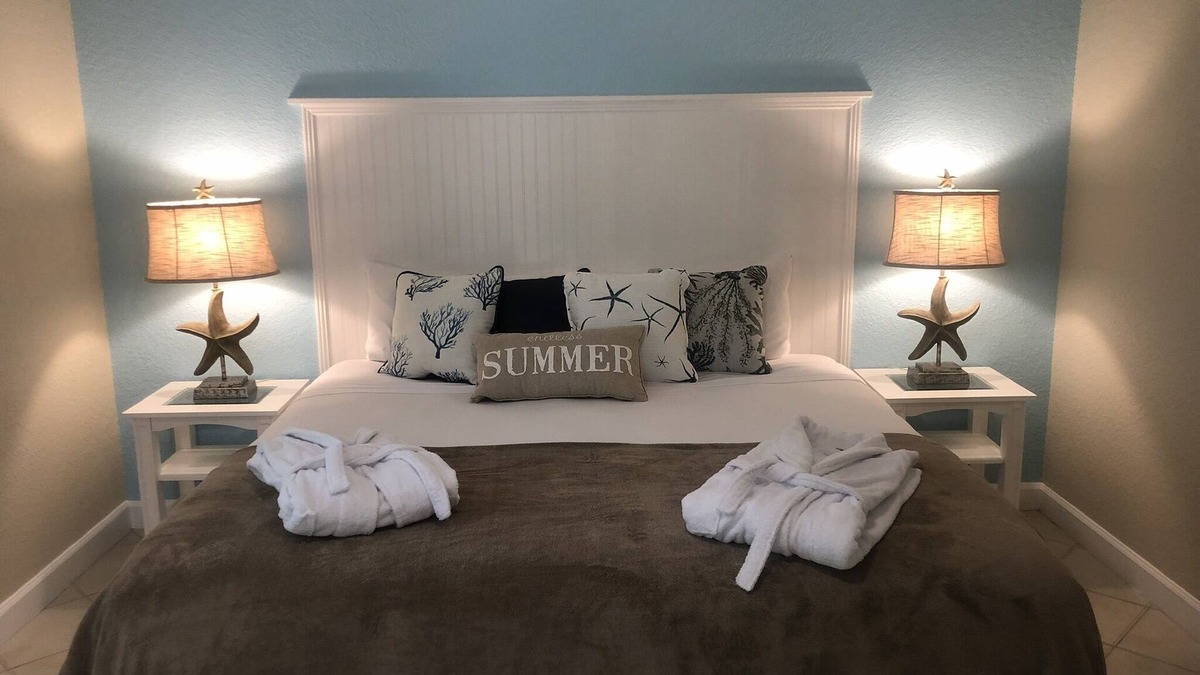 Englewood Apartment | Tiki Life ! Relax and Enjoy w/m discount! Close to beaches without the costs!