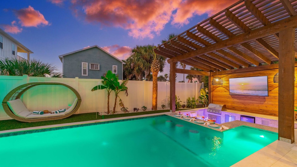 St. Augustine Beach House | Tiki on 12 Rooftop | Ocean | Pool | HotTub | Elevator