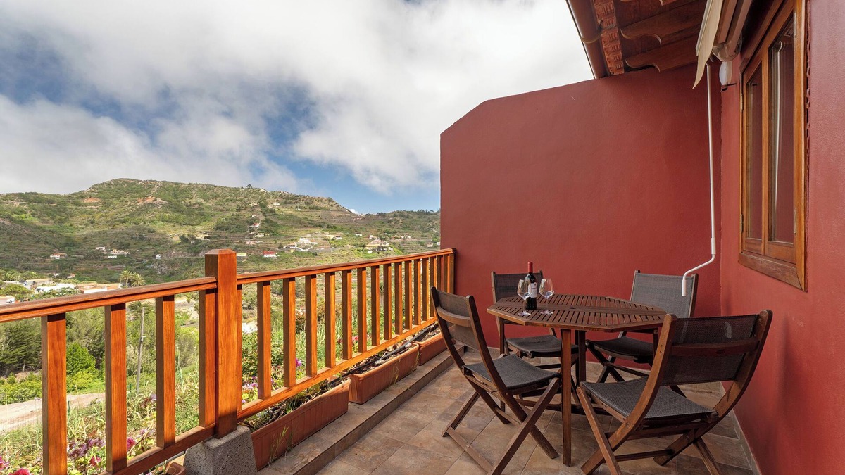 Agulo Apartment | 'Tilo' Apartment with Mountain Views, Wi-Fi and Air Conditioning - SilboHolidays