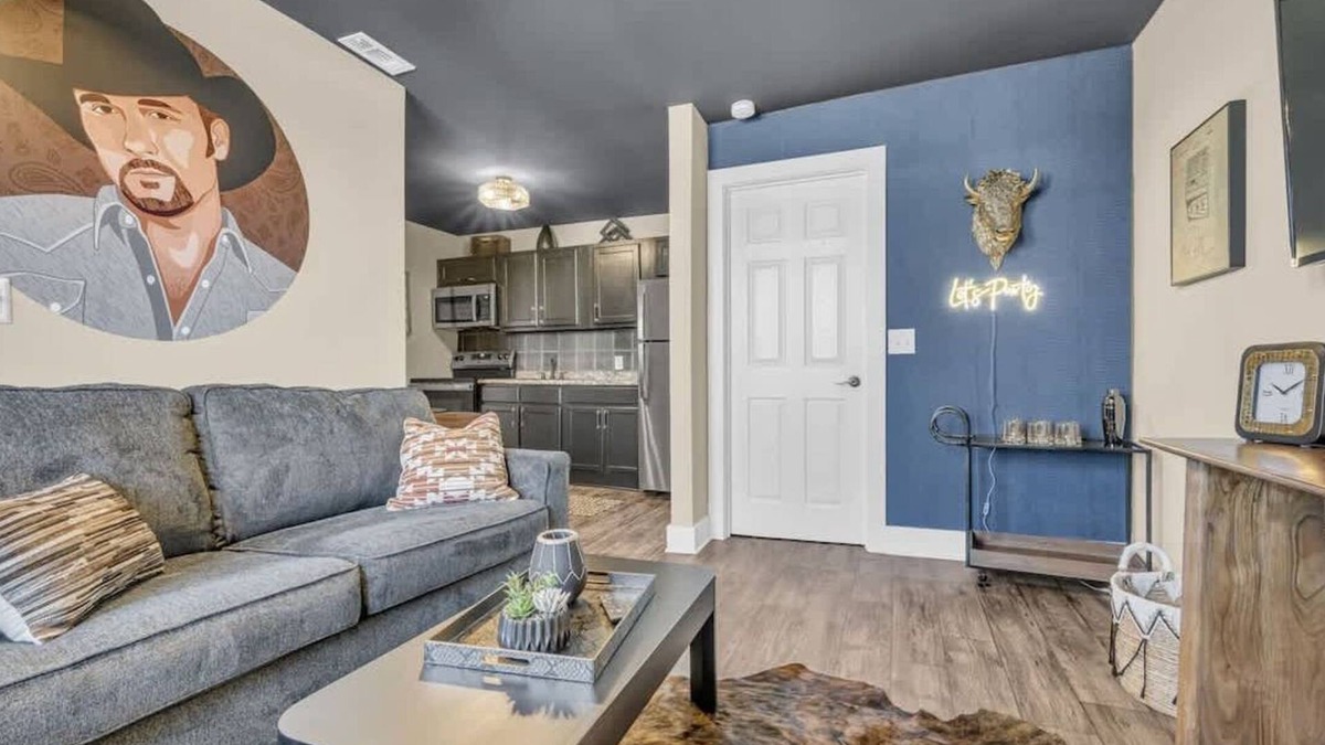 Hope Gardens Apartment | Tim McGraw Themed Apartment!