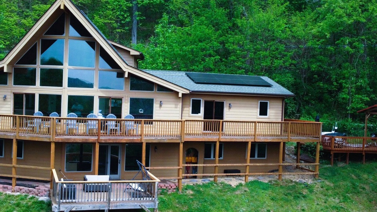 Linden Ski Chalet | Timber frame chalet with incredible views minutes from Shenandoah National Park.