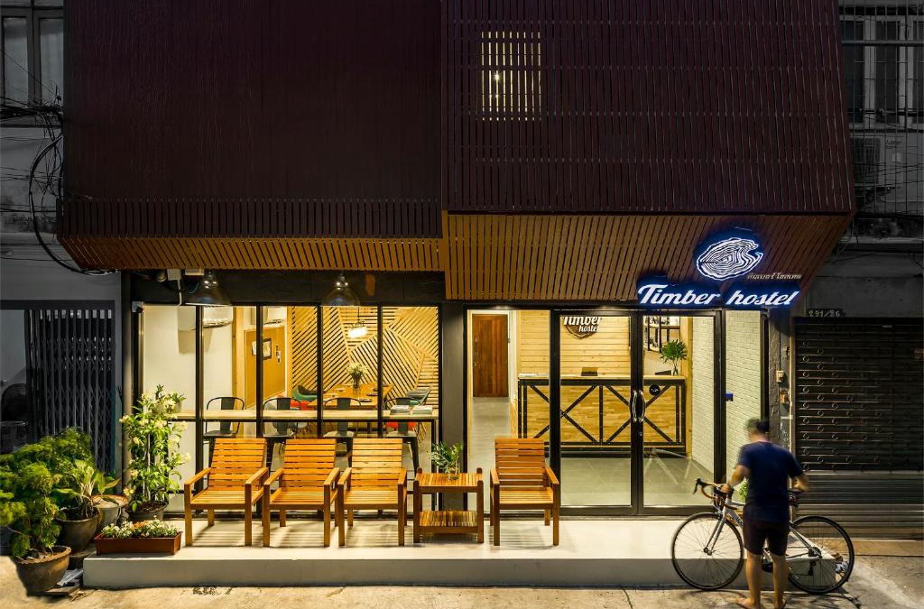 Thanon Phetchaburi Hostel | Timber Hostel