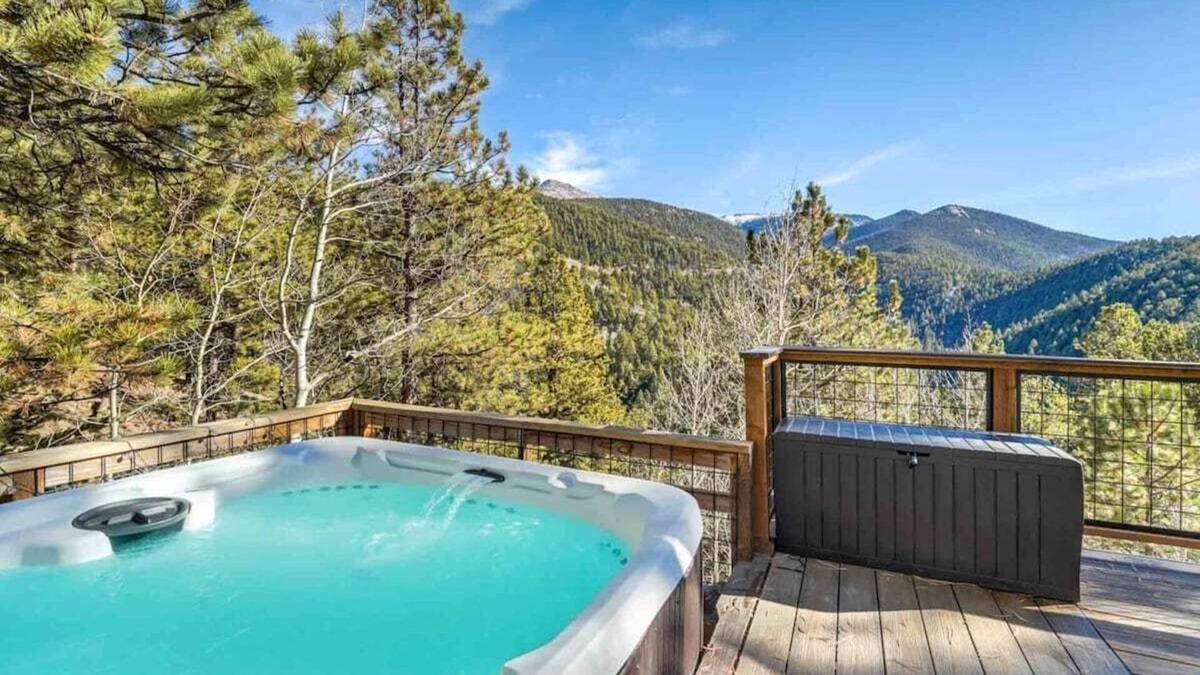 Rainbow Valley Cabin | Timber Peak Cabin! Hot Tub,BBQ & Scenic Views!