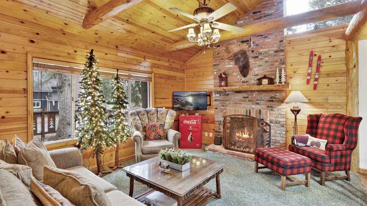 Boulder Bay Cabin | Timber Pines Chalet Retreat Cottage w/Hot Tub