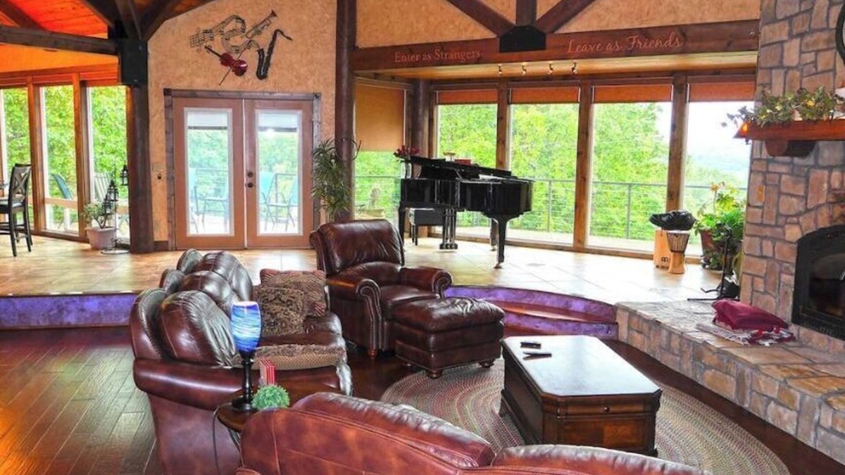 Siloam Springs Cabin | Timber Ridge Lodge with a view