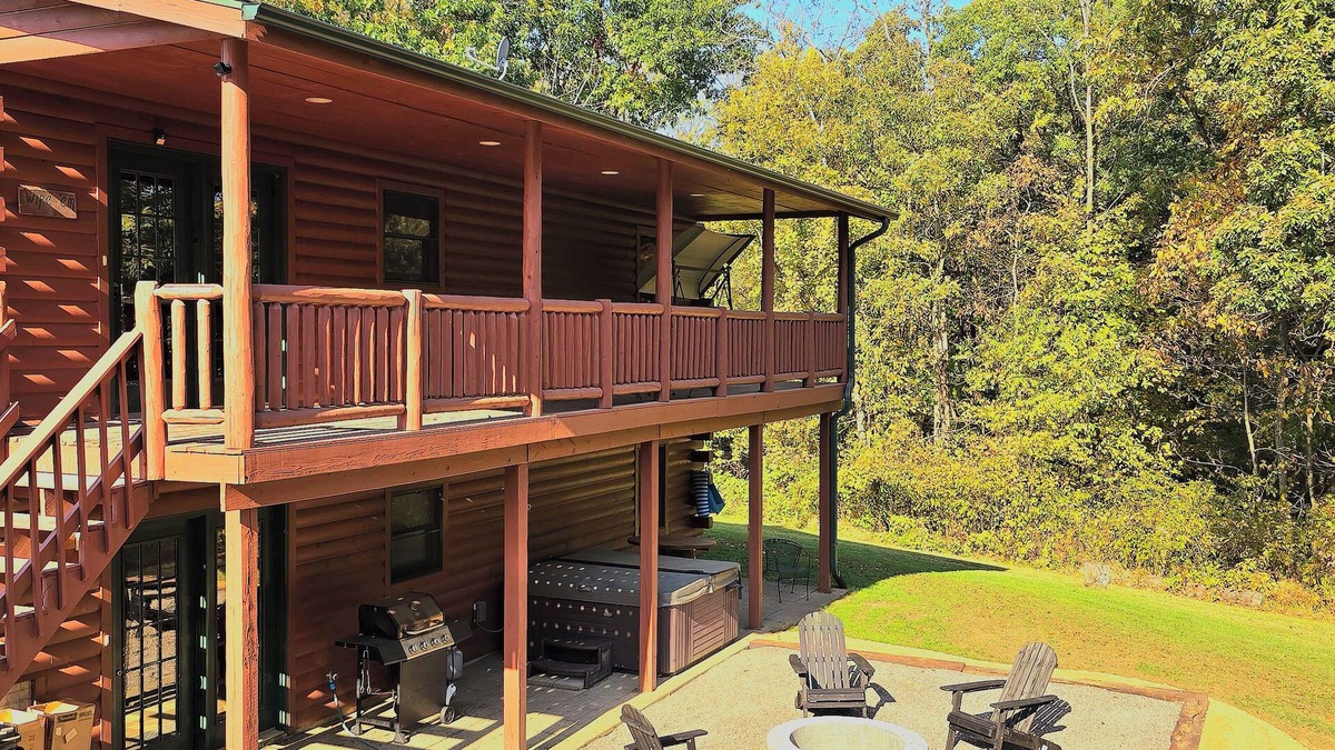 Harpers Ferry Cabin | Timber Ridge Lodge w/hot tub & POOL!
