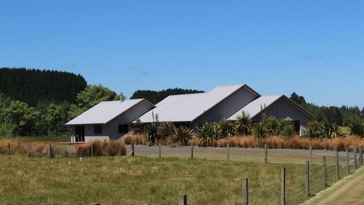 Waimiha House | Timber Trail Accommodation, nice modern house