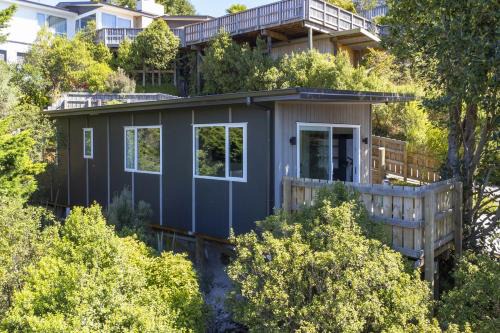 Taupo House | Timberline Retreat, Cozy 2BR Stay Near Taupo Town