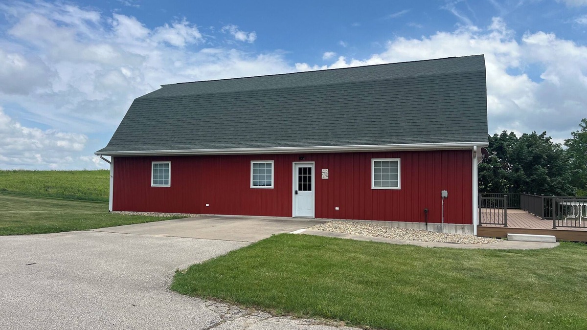 Dyersville House | Timberside - A Getaway for the Whole Group