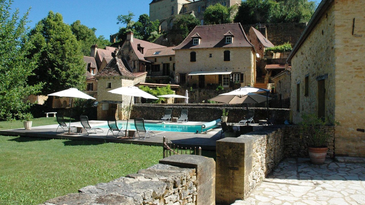 Berbiguieres Cottage | time for a break-The little house in the center of the village with a view of the castle