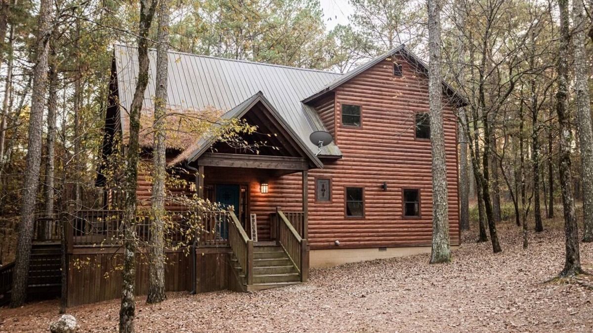 Broken Bow Cabin | Time Well Wasted- Spacious! Hot Tub,Shuffleboard,Playset,Free firewood!