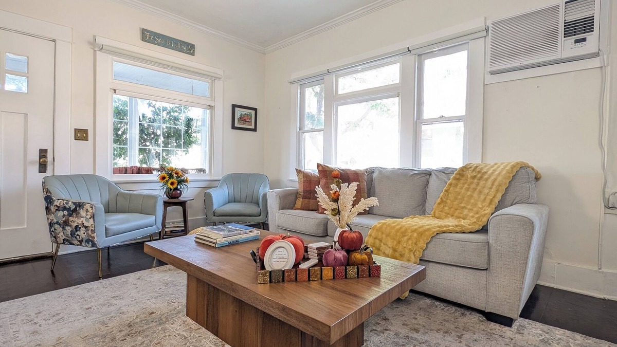 Alamitos Beach House | Timeless Charm by the Coast – Vintage Beach Bungalow