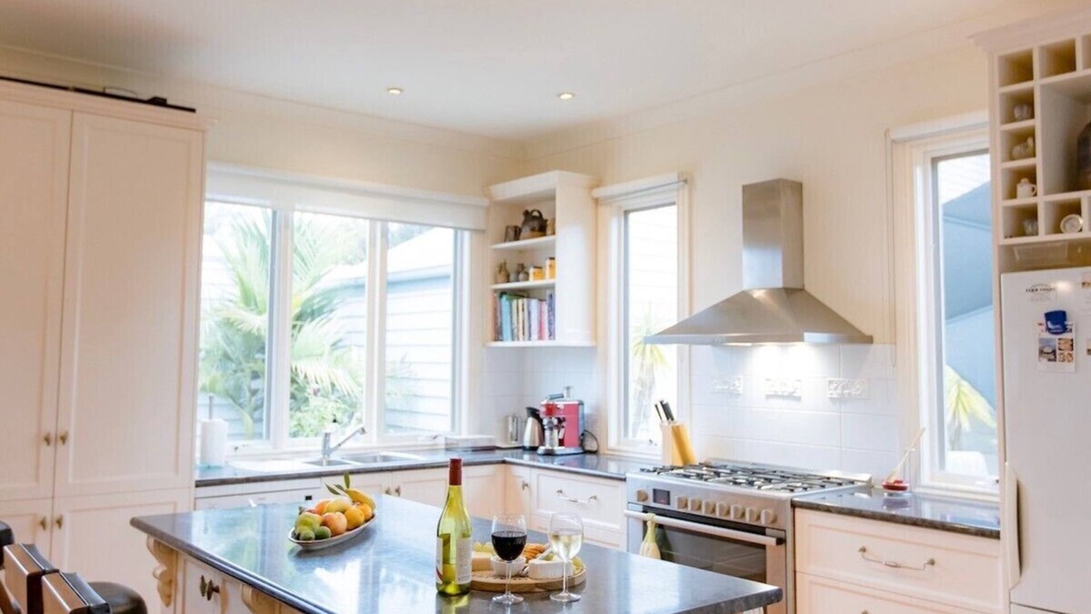 Point Lonsdale House | Timeless Charm Meets Modern Comfort: Your Victorian Retreat