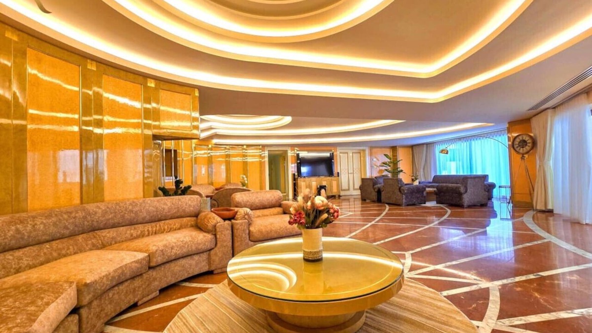 Al Danah Apartment | Timeless Elegance: Italian-Style Penthouse Retreat