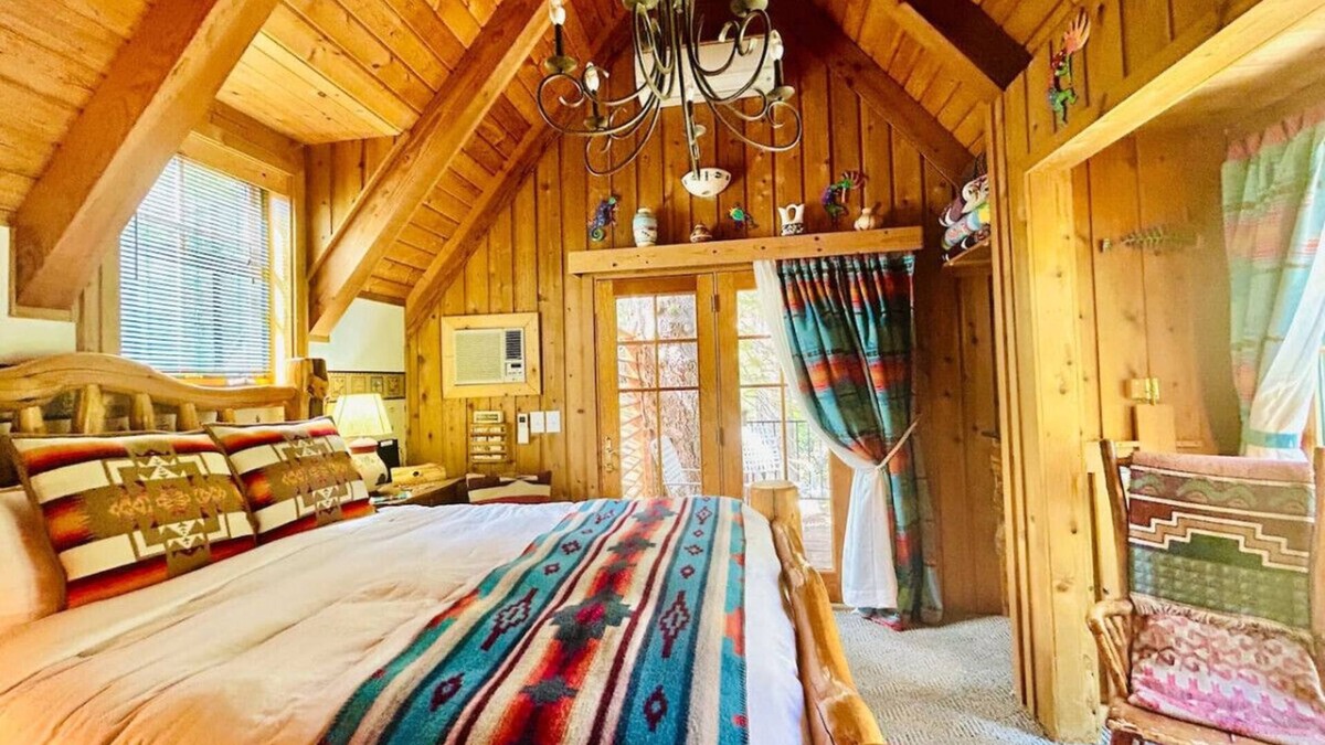Sundance Cottage | TimpCreek Cottage on the Stream Sundance, Utah Walk to ski lift Hot tub Grill & picnic table