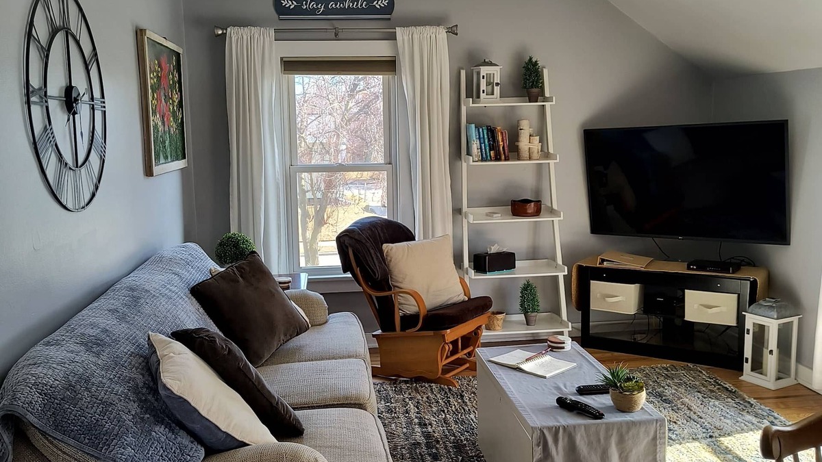 Manitowoc Apartment | Tina's bungalow