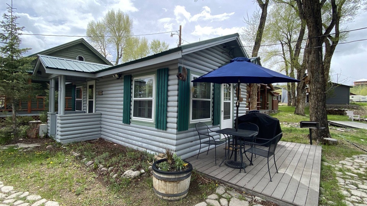 Riverside Cabin | Tiny but Mighty | Jackalope Retreat Cabin in Riverside, Wyoming