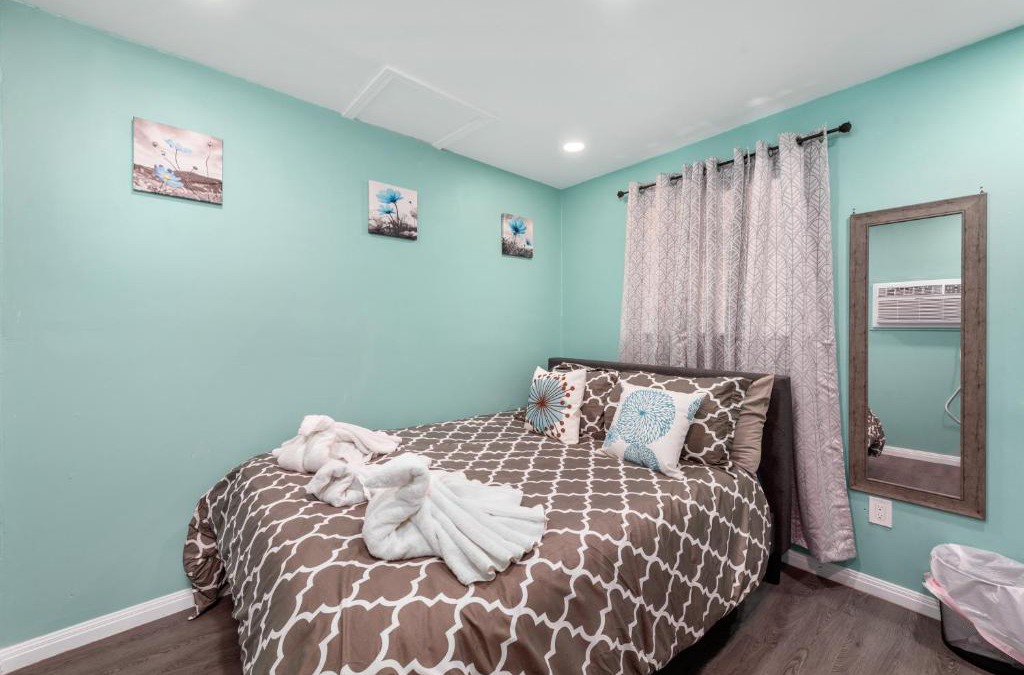 Houston Heights Apartment | Tiny & Chic Heights Hideaway with Free Parking